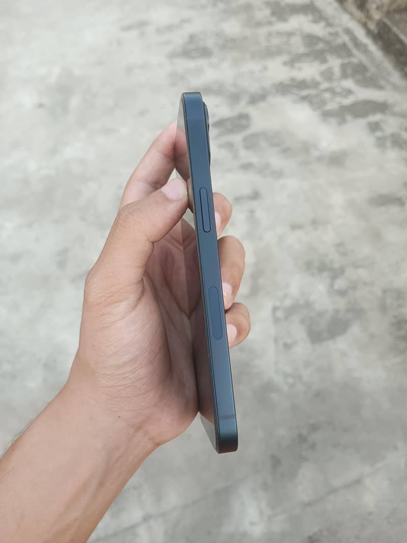 Apple iPhone 13 3