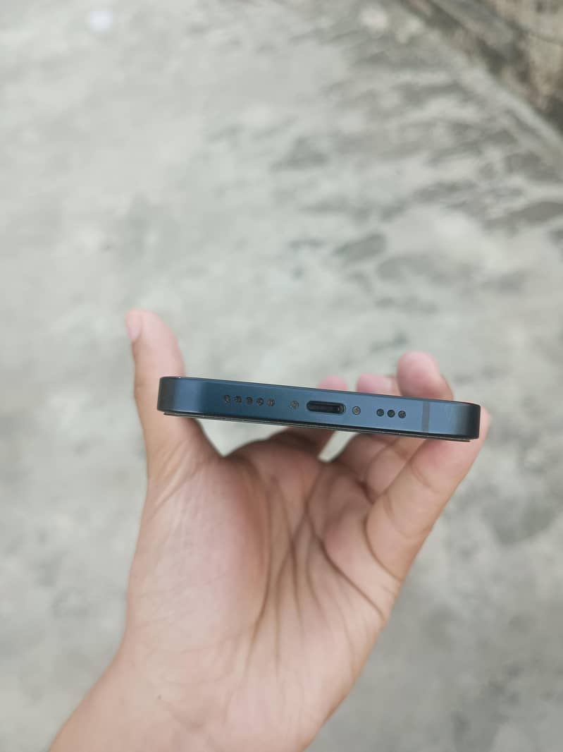 Apple iPhone 13 5