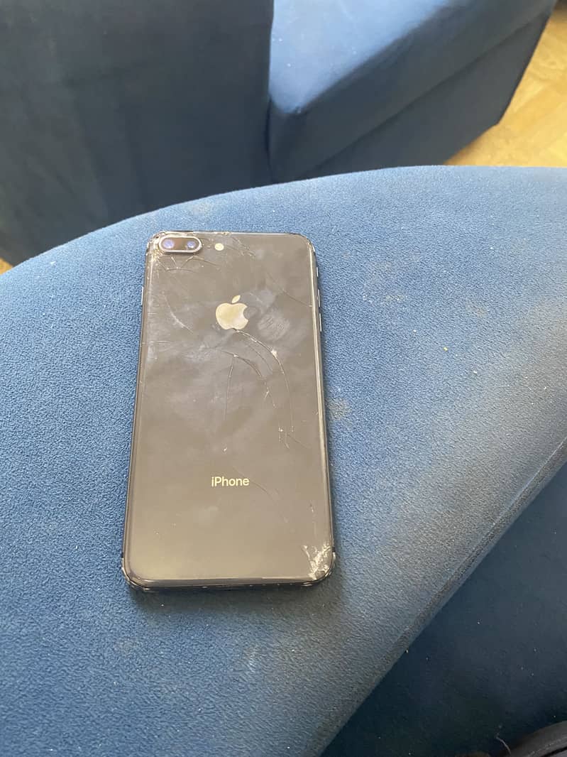 Apple iPhone 8 Plus 0