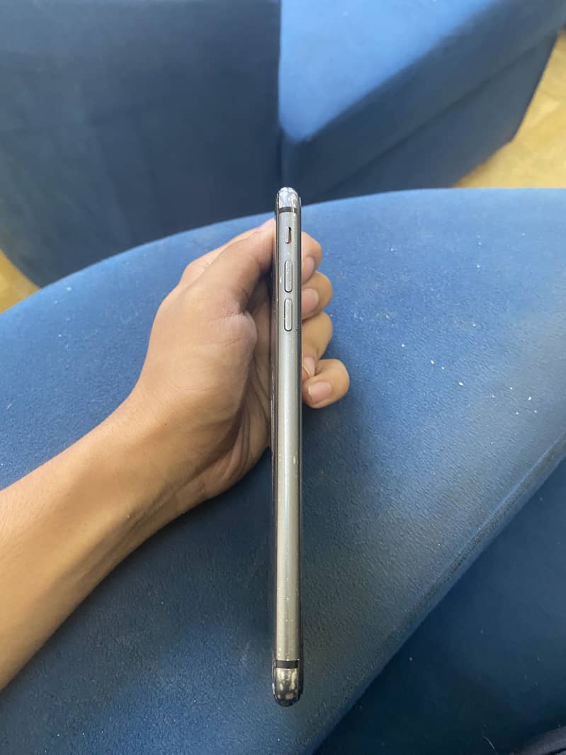 Apple iPhone 8 Plus 3
