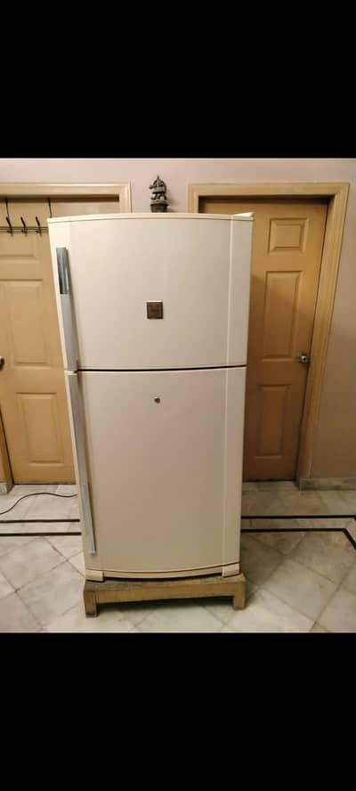 refrigerator dawlance full size foresale very good warking