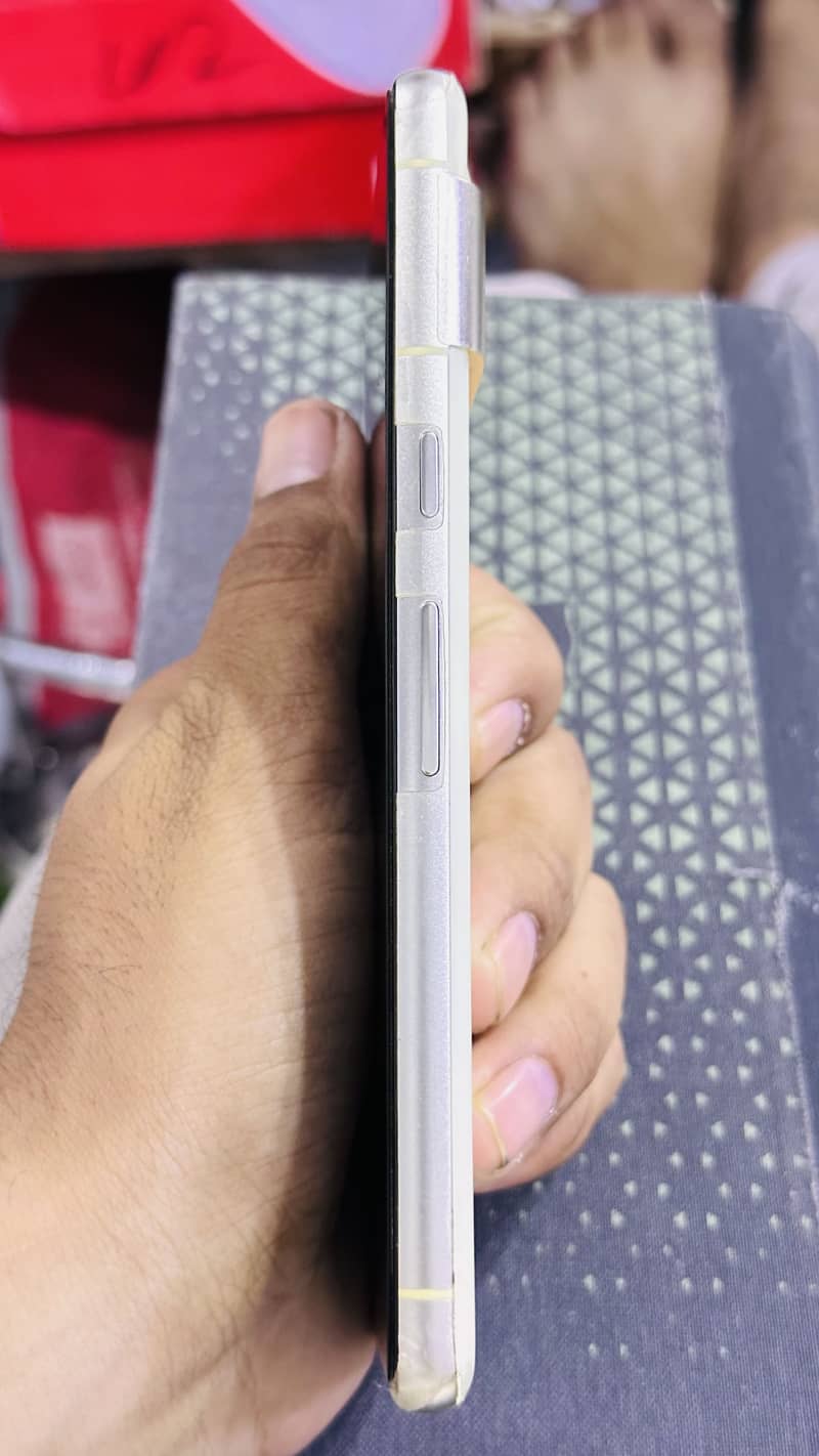 Google Pixel 7 4