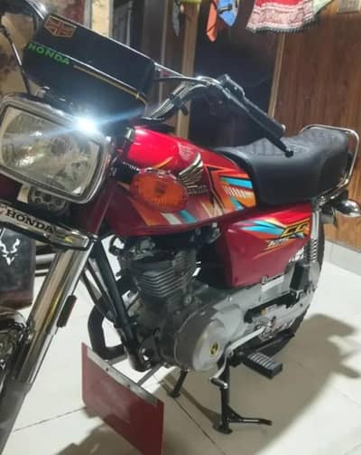 Honda 125 10/10 condition All documents clear