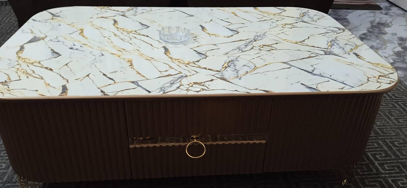 Acrylic central table 0