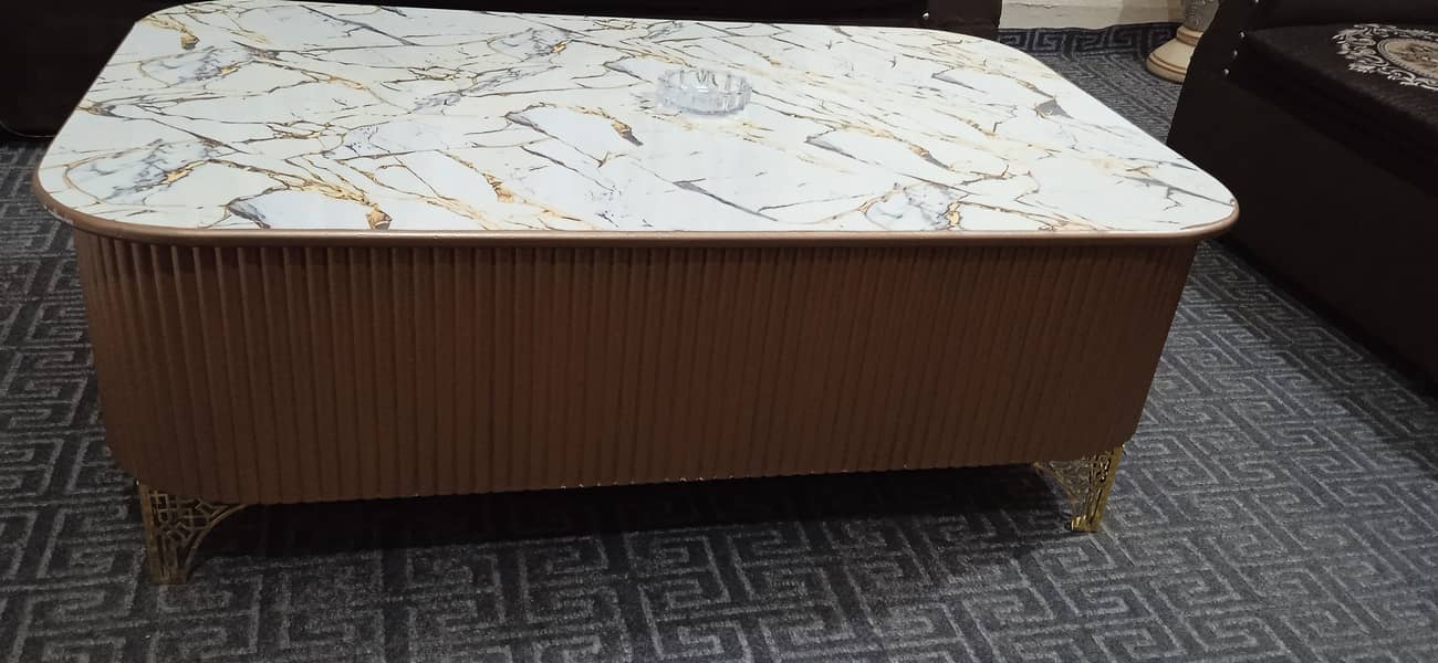 Acrylic central table 3