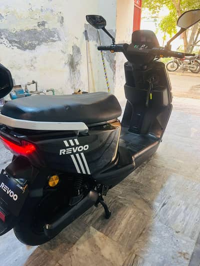 revo A12 scooty 55 km average chala ka chk karain