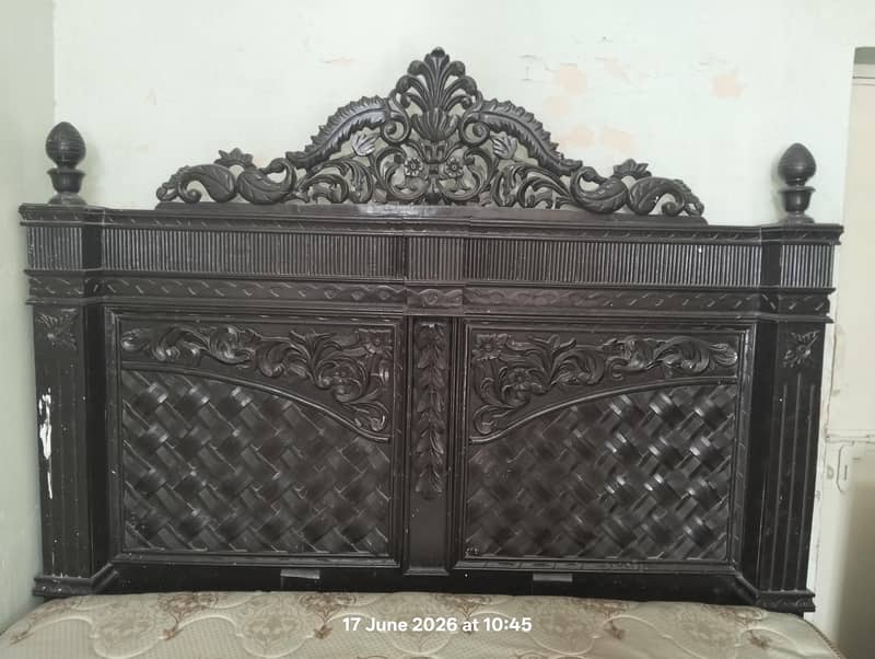double bed with dressing table 4