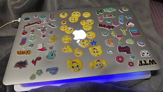 Selling Macbook Pro 2015 - 15 inche