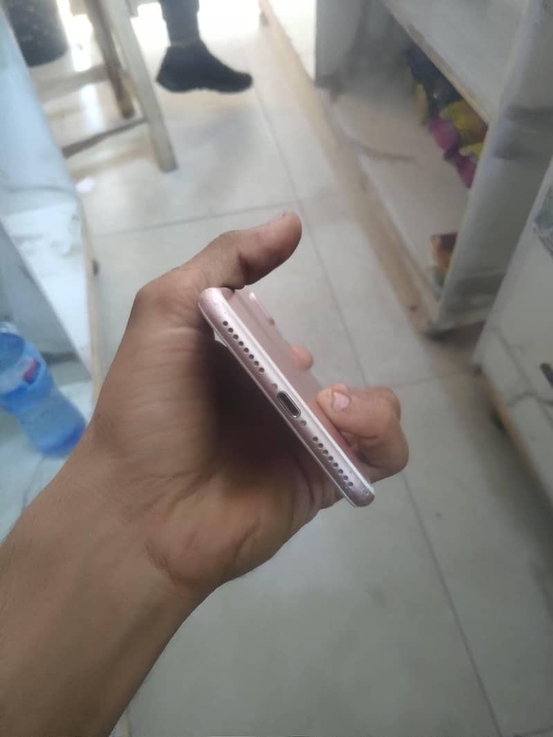 Apple iPhone 7 Plus 3