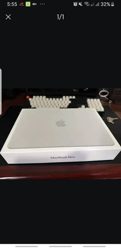 Macbook Neo (Silver/Indigo)