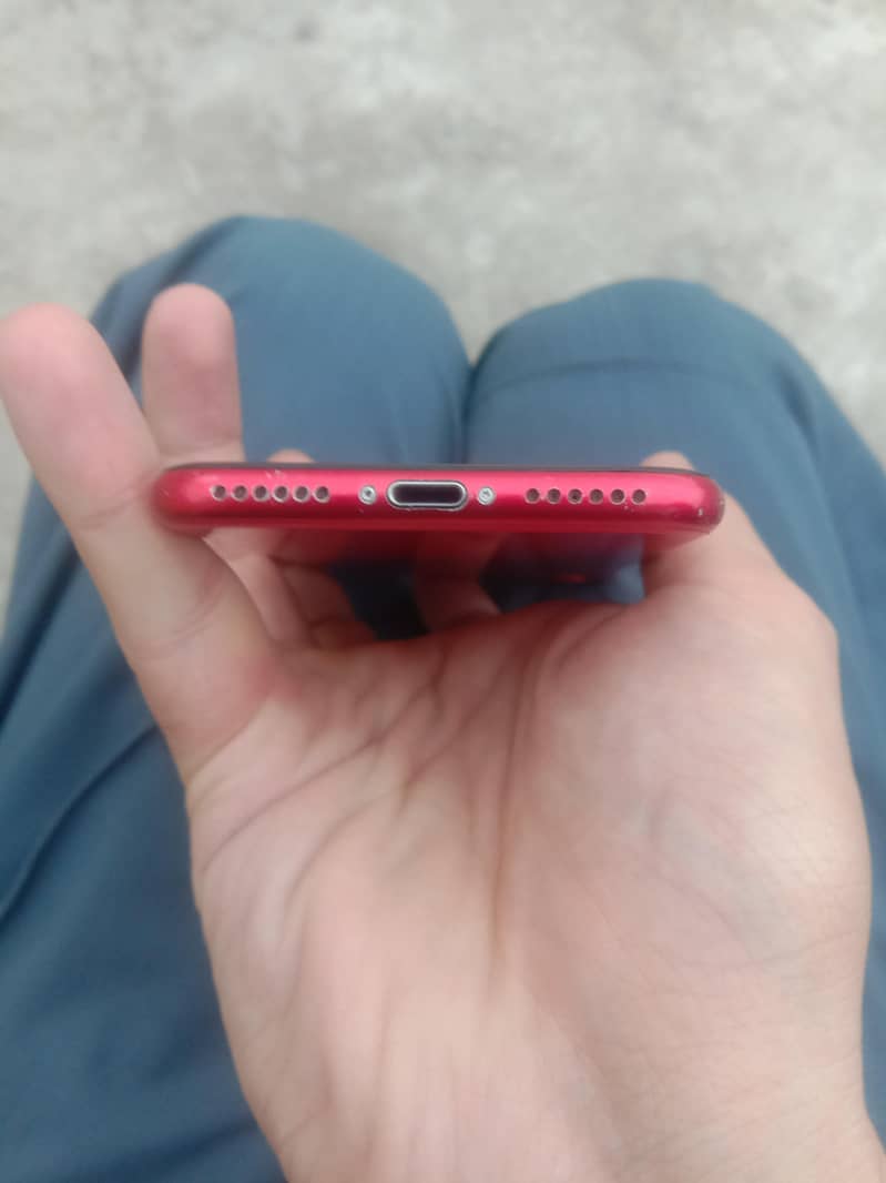 Apple iPhone SE 2 4