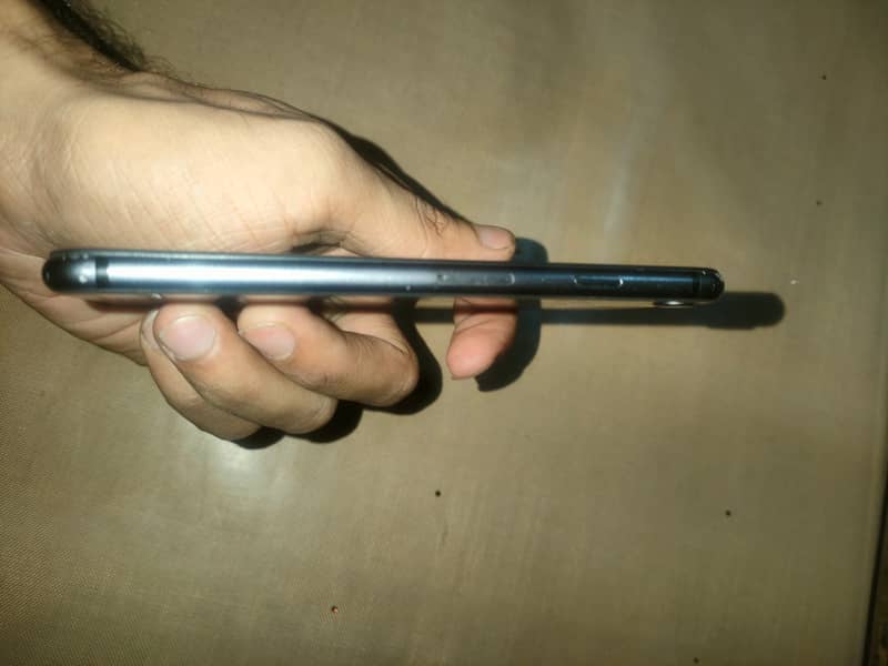 Apple iPhone 8 1