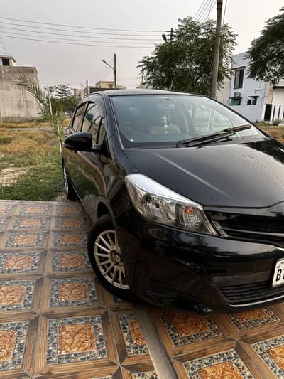 Toyota Vitz 2013/15 in mint condition