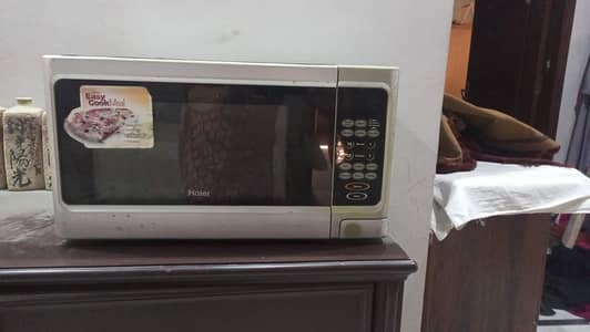 Microwave Oven for Sale – Excellent Condition | Fully Working