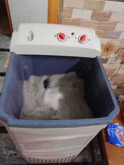 washing machine available for sell in good condation