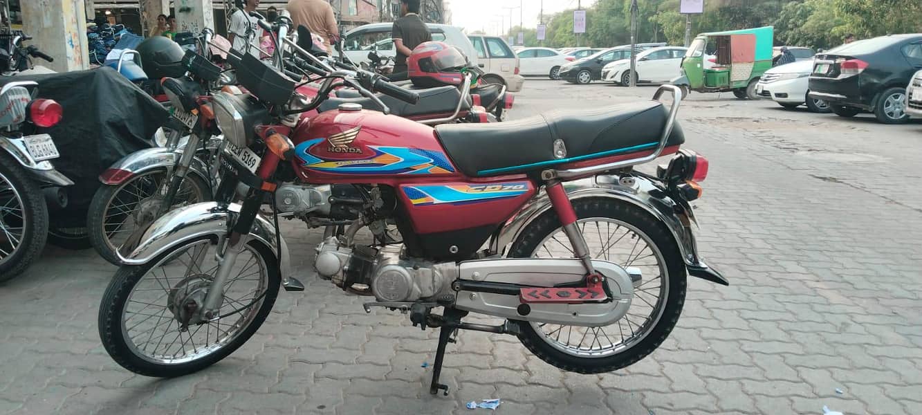 Dhoom CD 70 3
