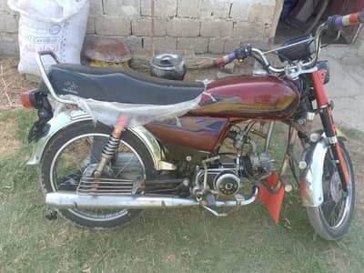 10/10 condition with original fuel thank and side cover