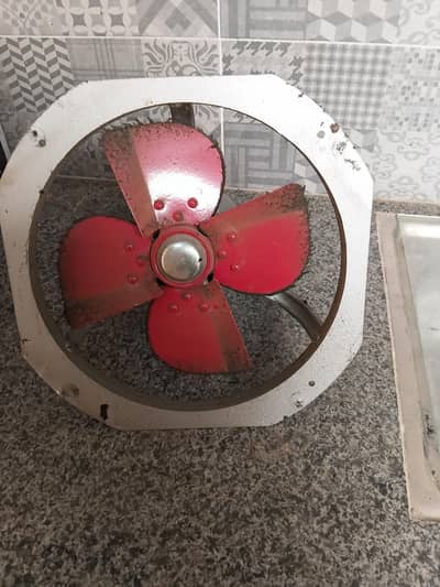 2 exhaust Fans