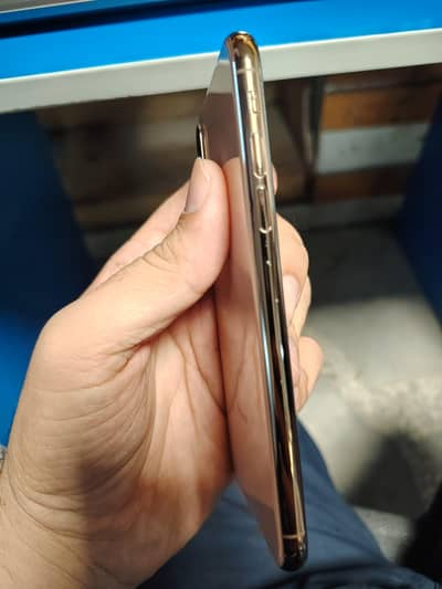 Iphone XS nonPTA 64gb urgent sell 9/10 condition