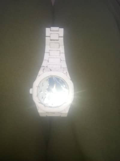 this is a simple watch but this is a waterproof
