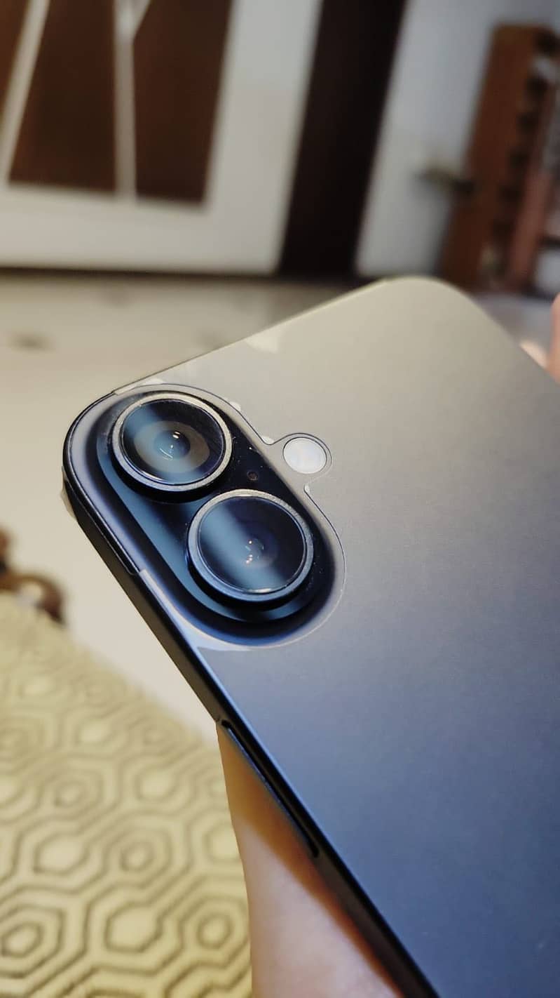 Apple iPhone 16 Plus 0