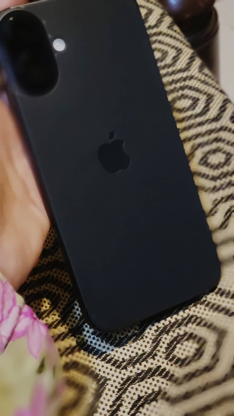 Apple iPhone 16 Plus 2