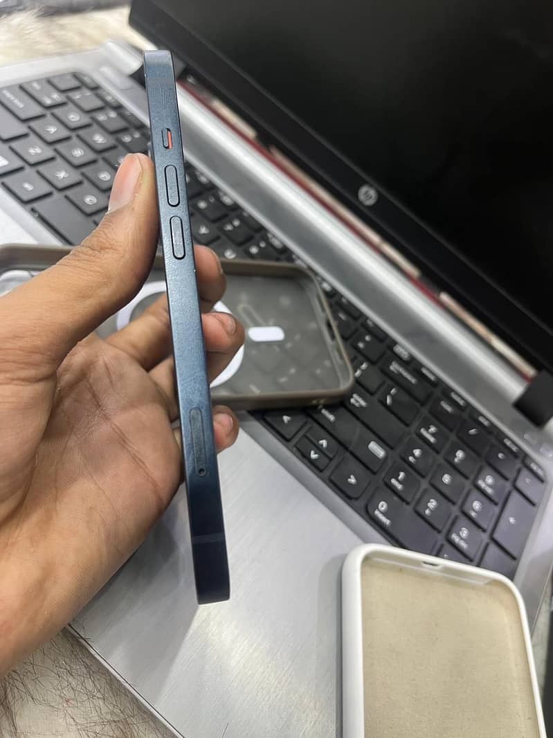 Apple iPhone 13 0