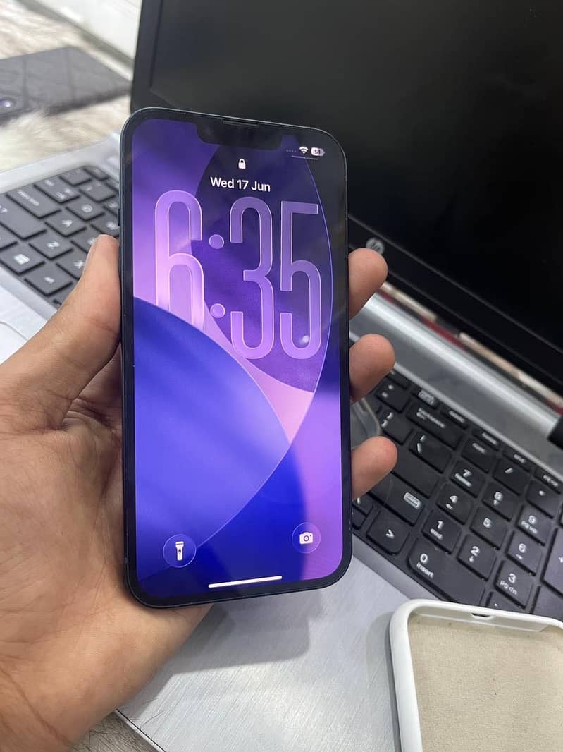 Apple iPhone 13 3