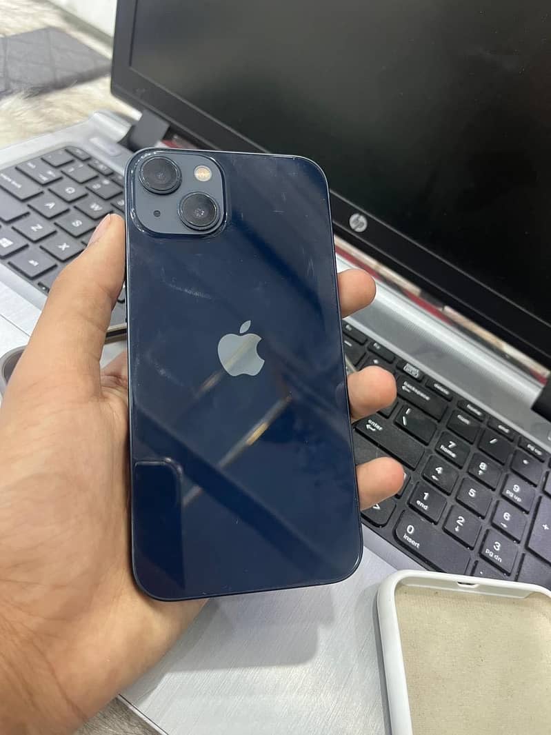 Apple iPhone 13 4