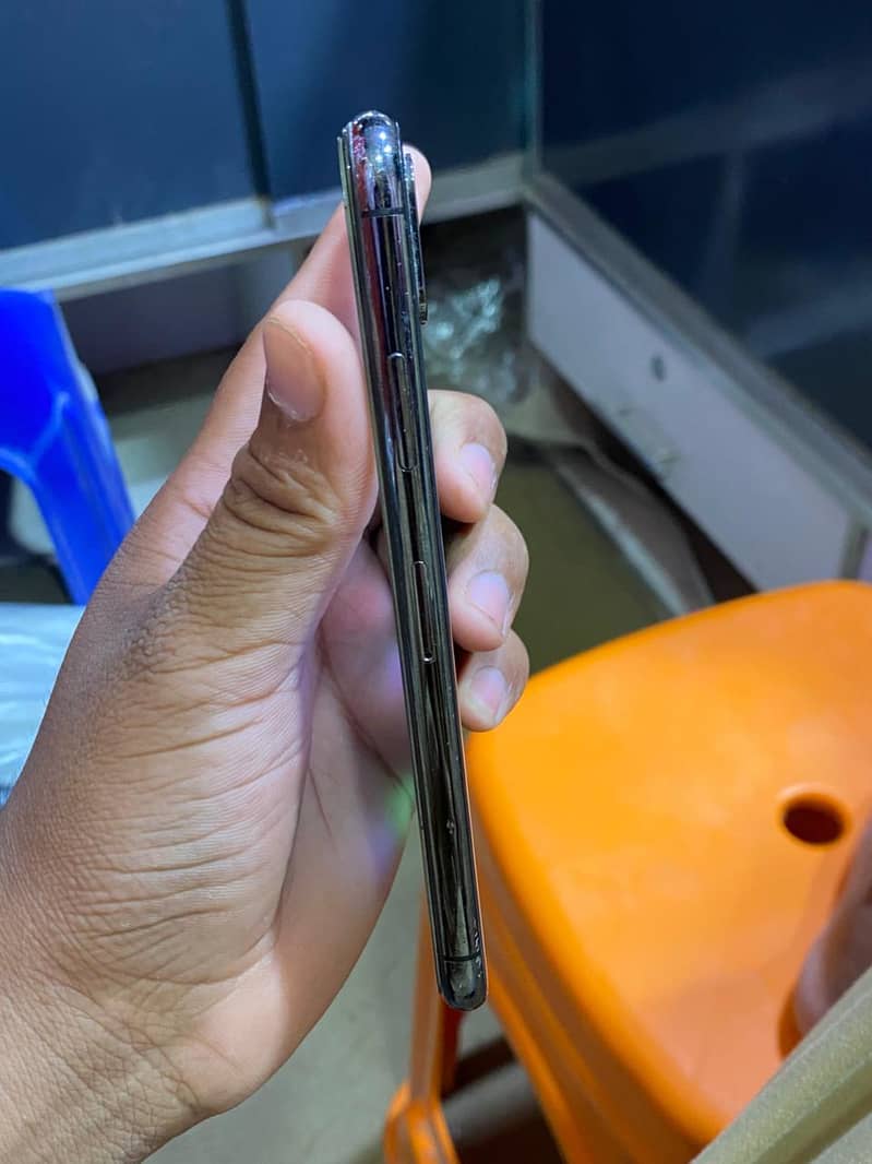 Apple iPhone X 5