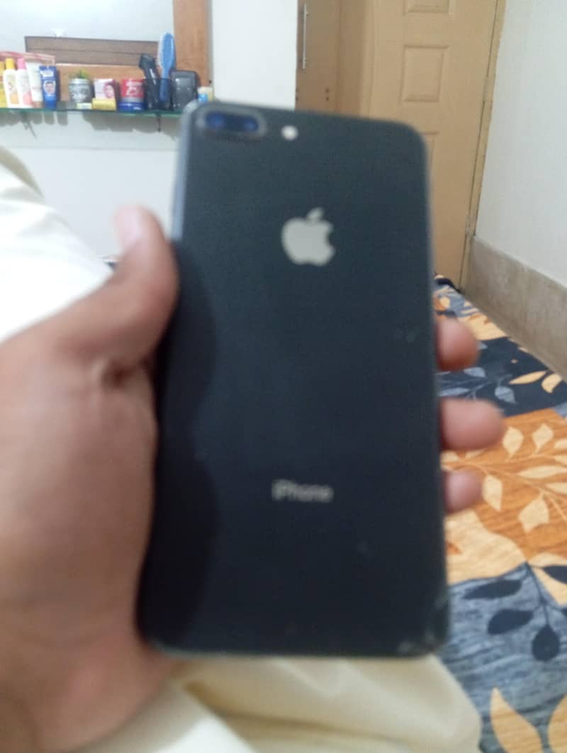 Apple iPhone 8 Plus 6