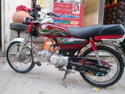 I am selling my bike cd 70 2023 Whatsapp 0320/1010/622