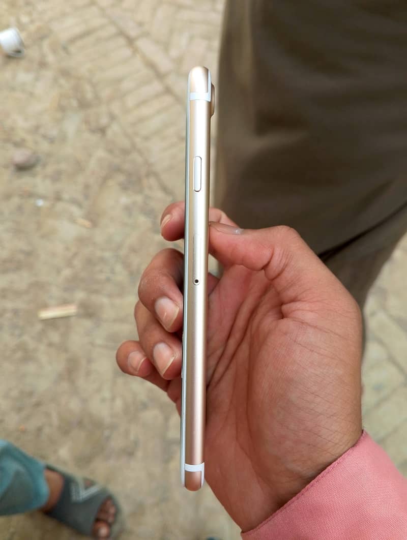 Apple iPhone 7 1