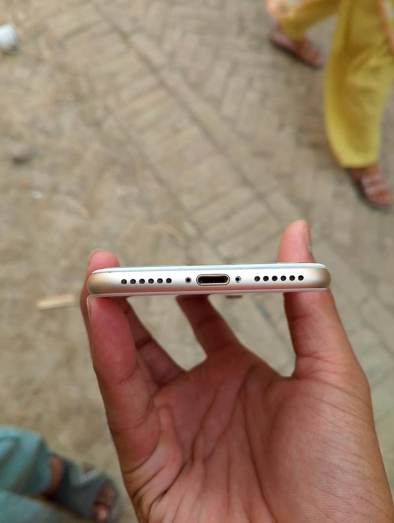 Apple iPhone 7 2