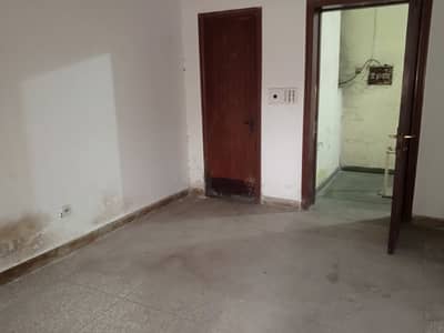 Paying guest room available for rent in Umar block Iqbal town