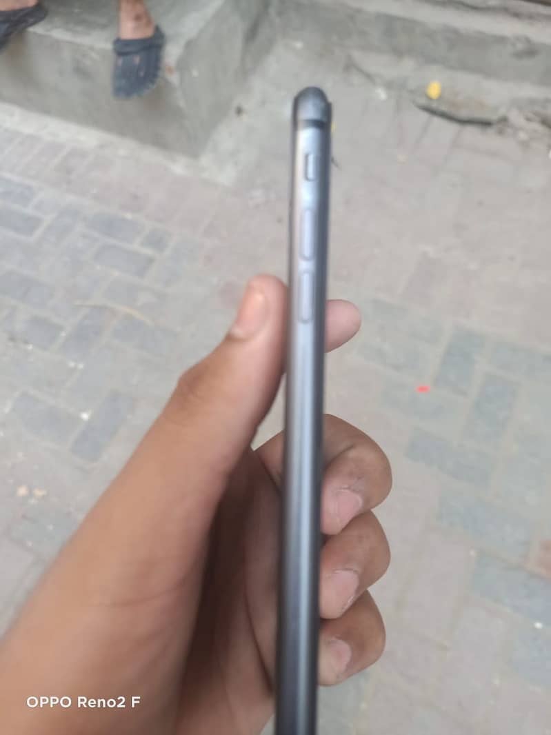 Apple iPhone 8 Plus 0