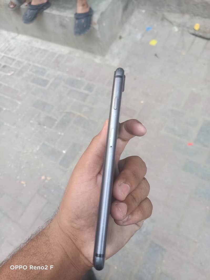 Apple iPhone 8 Plus 4