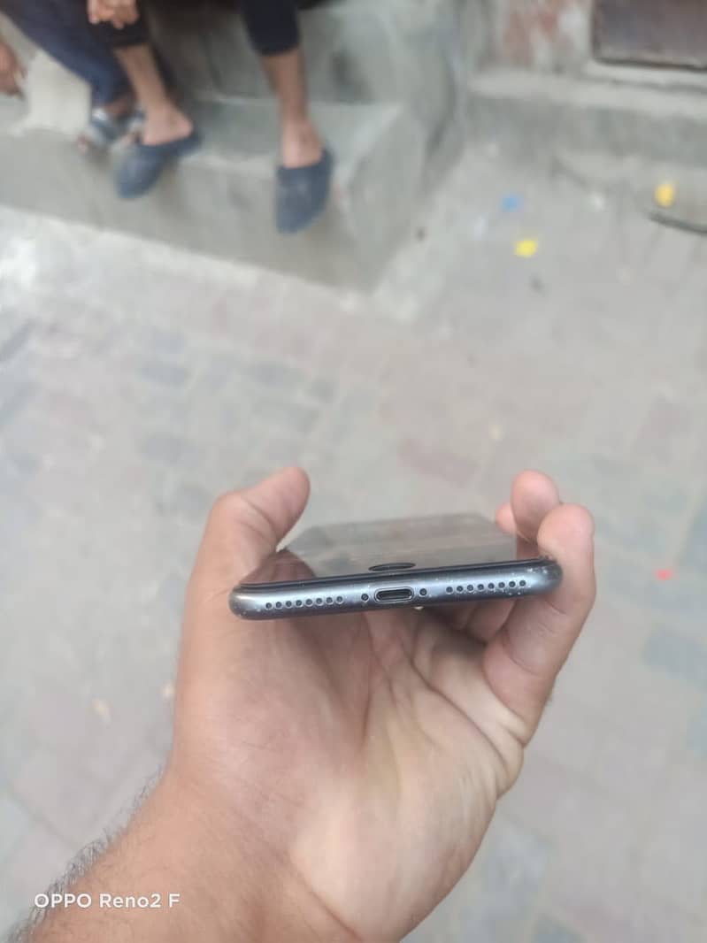Apple iPhone 8 Plus 5