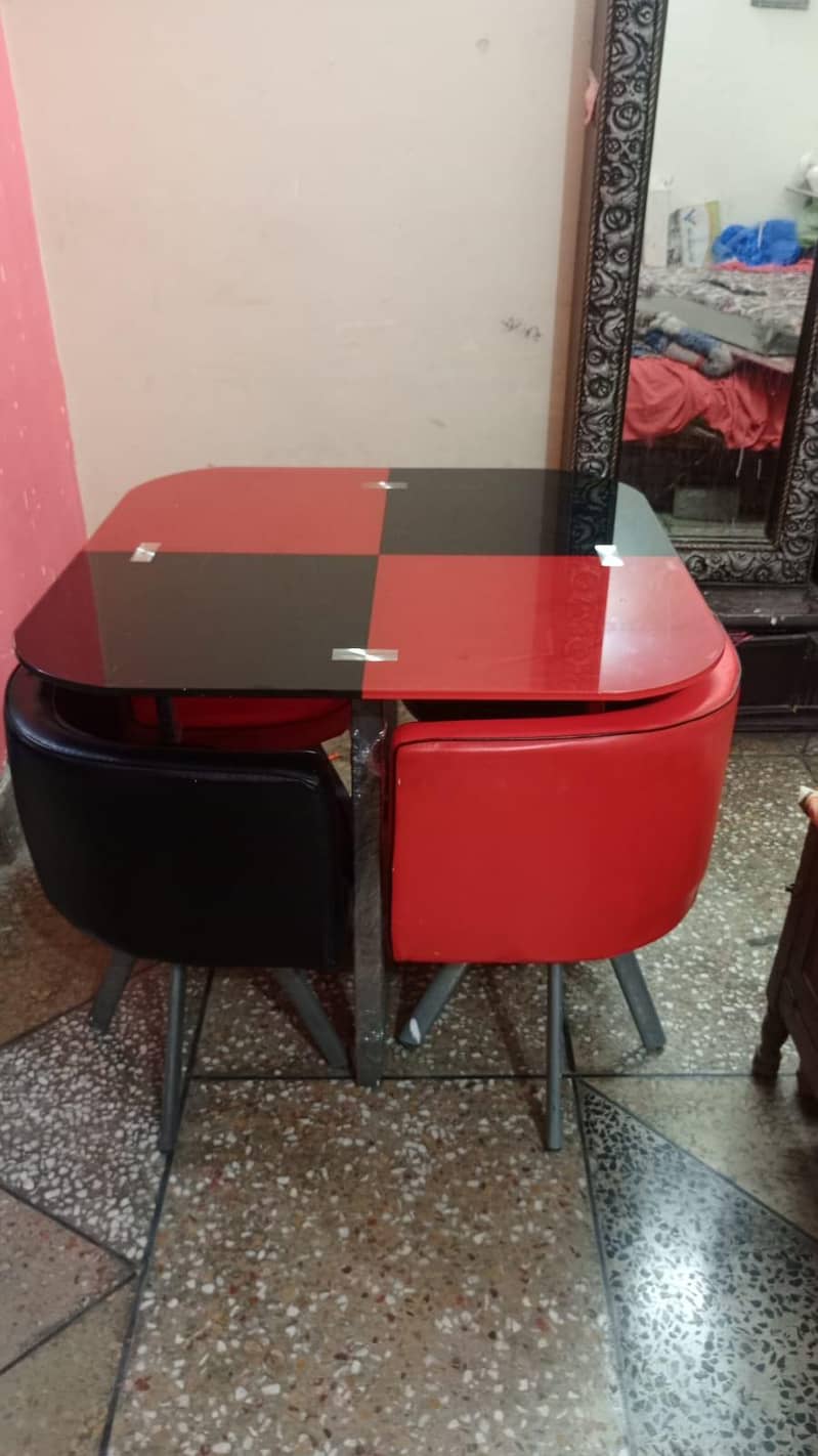 4 people Dining Table 4