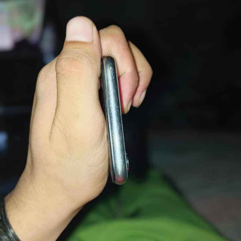 Apple iPhone X 4