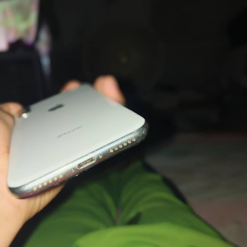 Apple iPhone X 5