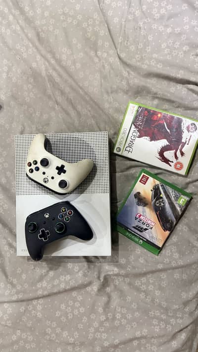 Xbox one s (1tb) with two controllers