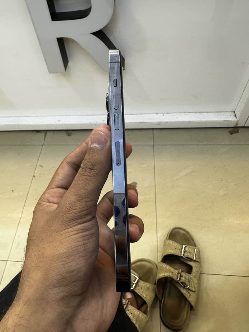 iPhone 13 Pro Max 0