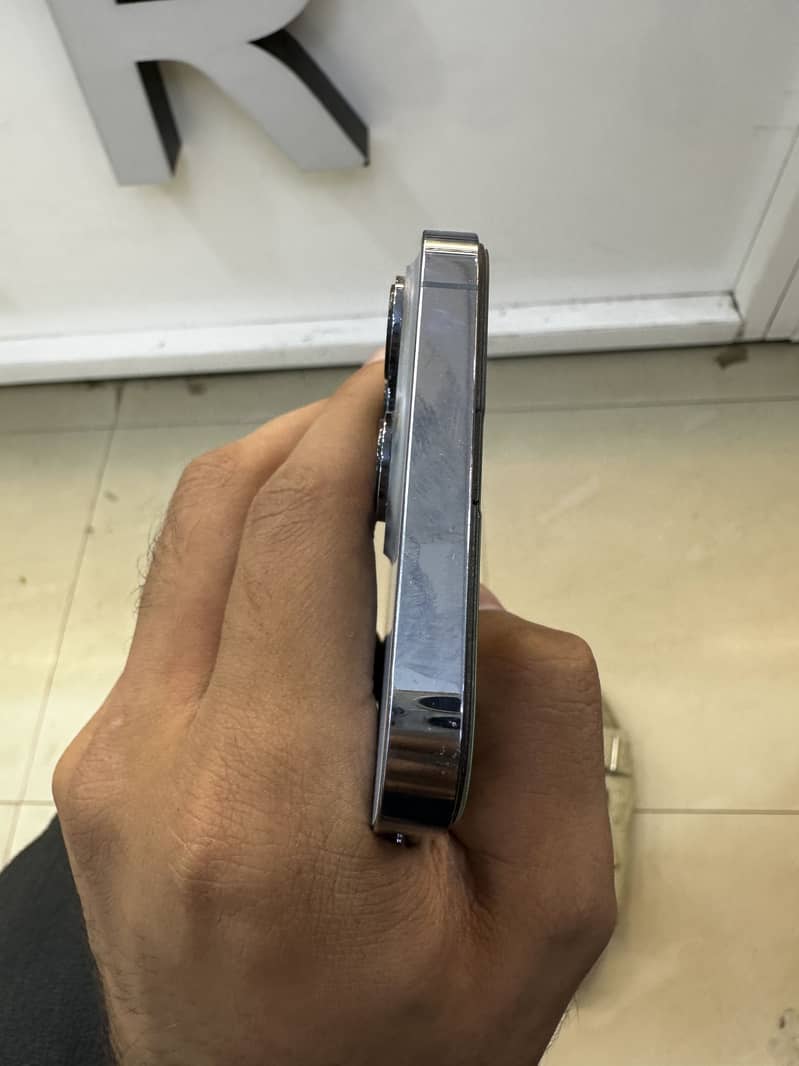 iPhone 13 Pro Max 4