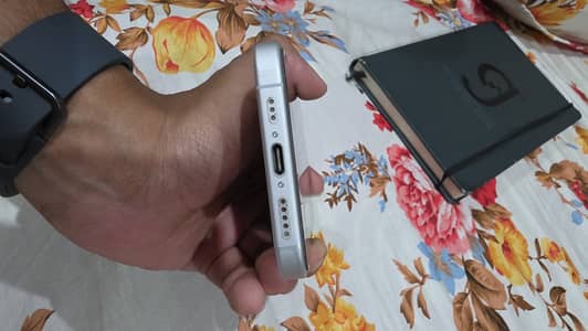 Apple iPhone 16
