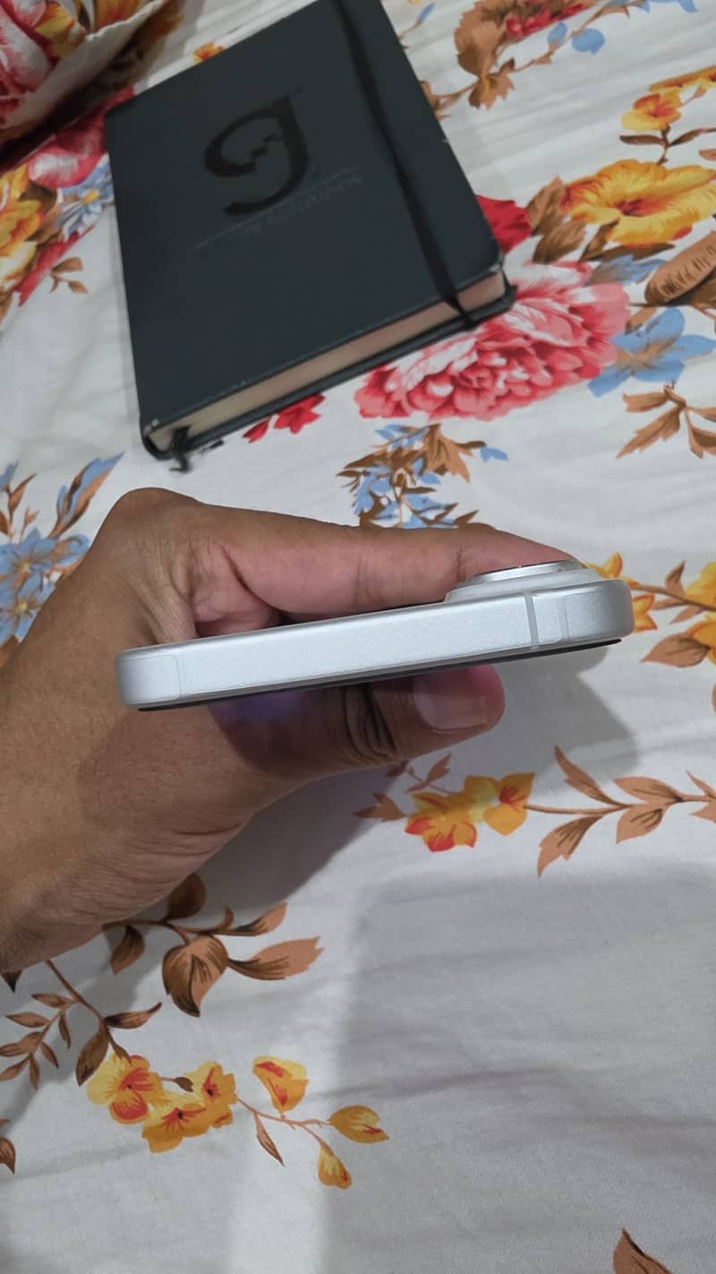 Apple iPhone 16 1