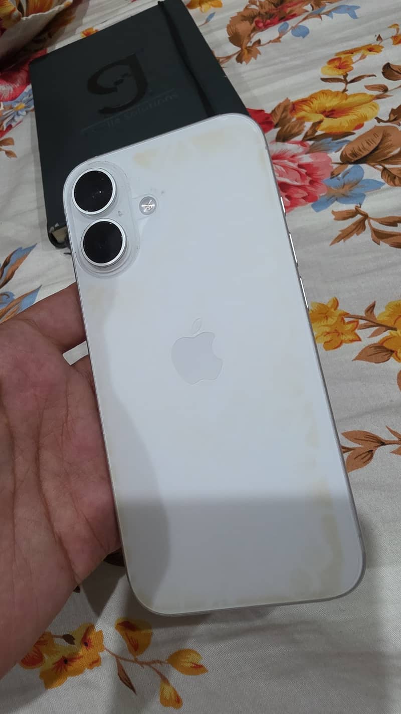 Apple iPhone 16 4