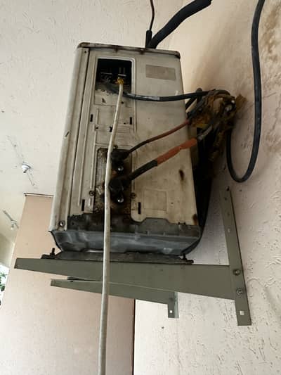 Urgent sale Mitbushi 1.5 ton non inverter