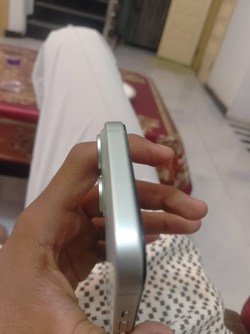 Apple iPhone 15 2