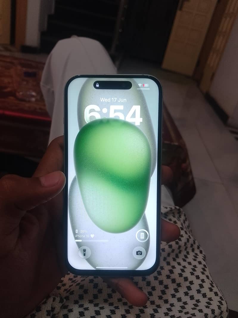Apple iPhone 15 4